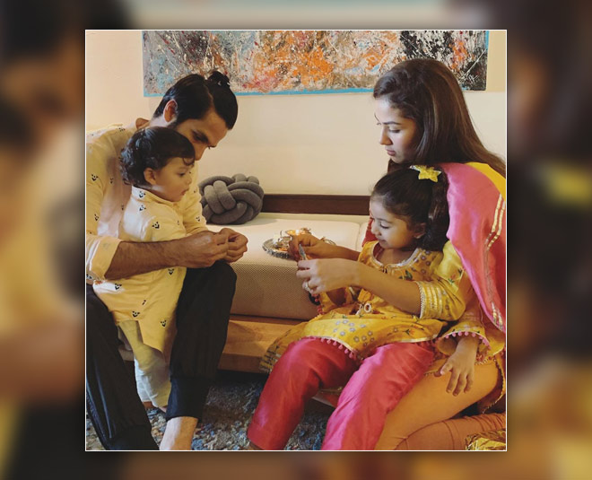 shahid kapoor mira kapoor with misha kapoor zain kapoor inside 