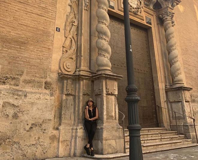 shahrukh khan wife gauri khan inside 