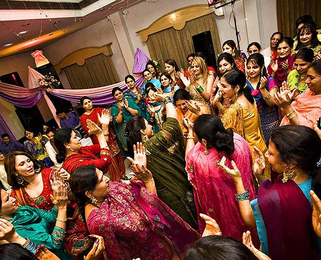 should not post about your wedding on social media inside 