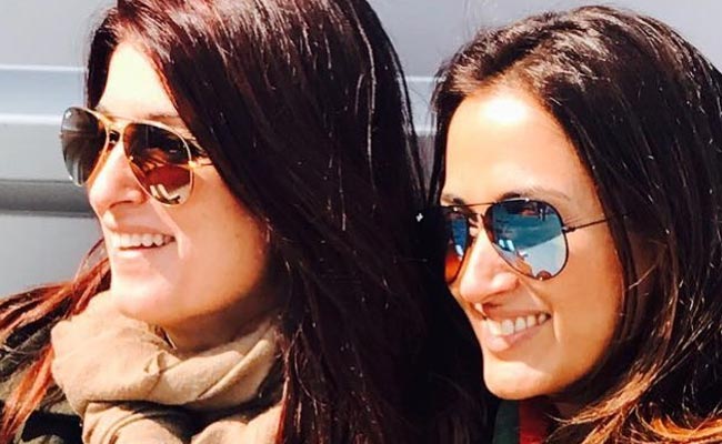 ट्विंकल खन्ना की कौन सी बुक पॉपुलर रही? twinke khanna in shades inside