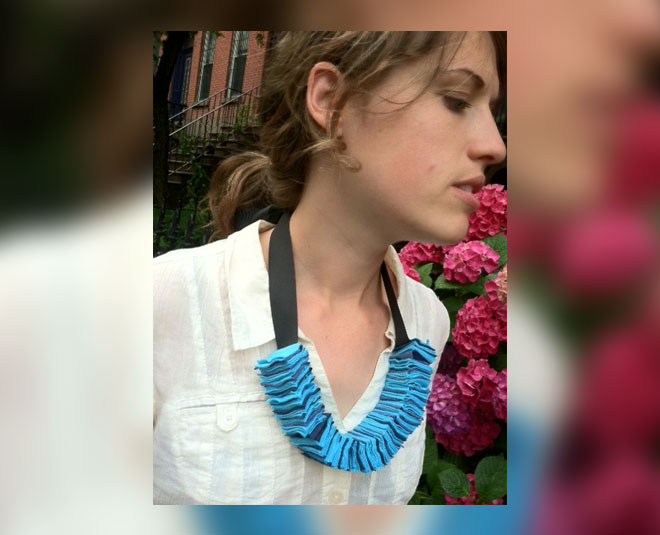 what kind of necklace suits with necklines inside 