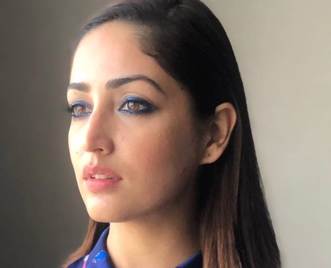यामी गौतम का डार्क ब्लू- yami gautam eyeliner