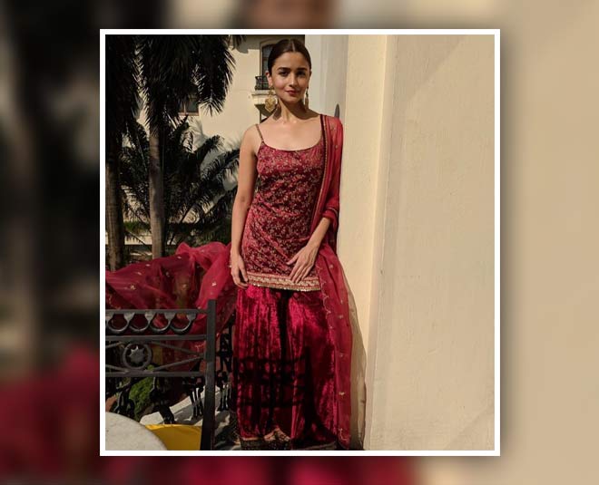 Style Loft - 👉🏻 😍 Alia bhatt kurti with gota work on nack... | Facebook