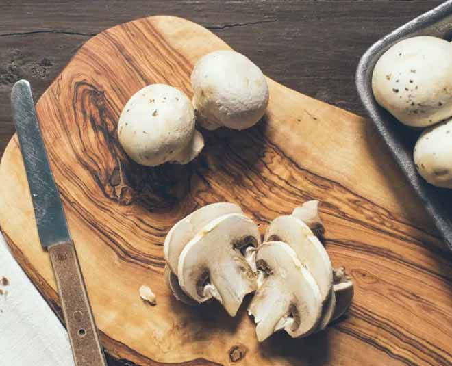 correct way for storing fresh mushrooms Inside