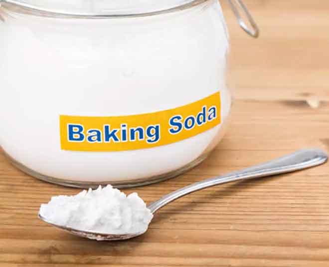 easy ways to clean plastic containers Inside