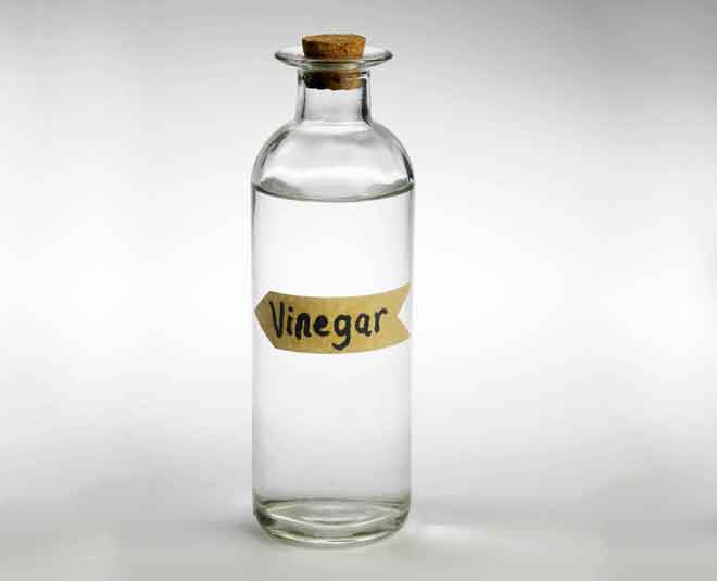 easy ways to clean plastic containers Inside