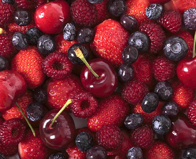 बेरीज fresh berries inside