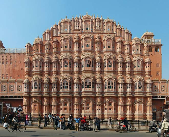 कृष्ण के मुकुट के रूप में बना हवा महल hawa mahal world art day