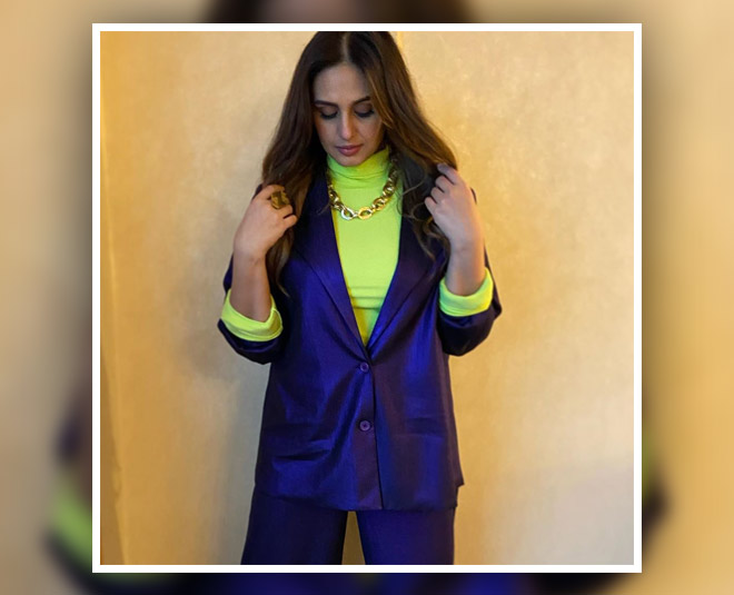 ब्लू पैंटसूट वाला लुक huma qureshi in pant suit