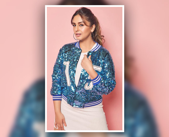 सीक्वेंस वर्क वाले टॉप के साथ फंकी लुक huma qureshi shimmery top