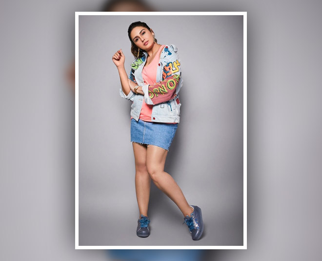 कॉलेज गर्ल वाला लुक huma qureshi stylish dress