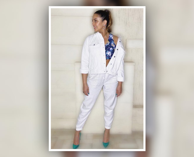 व्हाइट डेनिम वाला लुक huma western dress