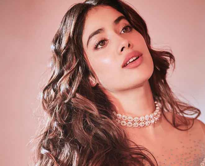 janhvi kapoor beautiful look