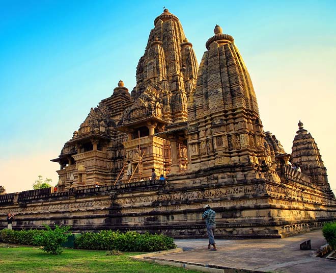 कोणार्क का सूर्य मंदिर- khajurao world art day