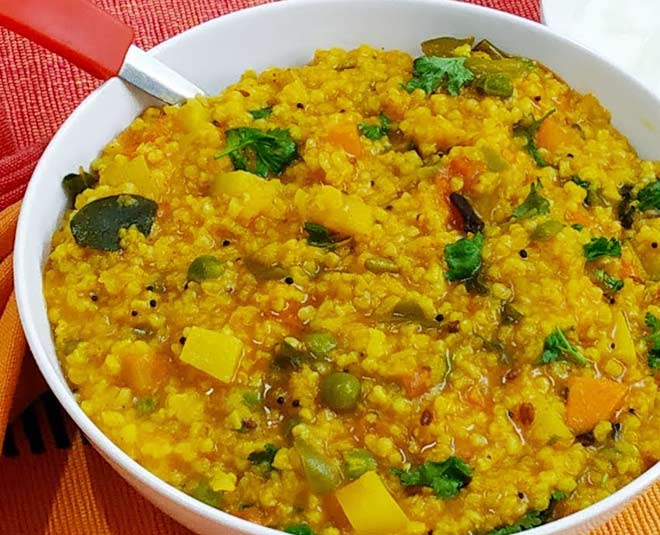 This Easy To Make Dal Khichdi Recipe Will Take Care Of Your Taste Buds