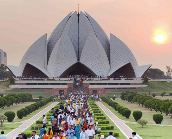 कमल की शक्ल वाला लोटस टेम्पल- lotus temple world art day