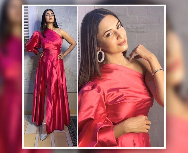 pink colour like divyanka tripathi inside 