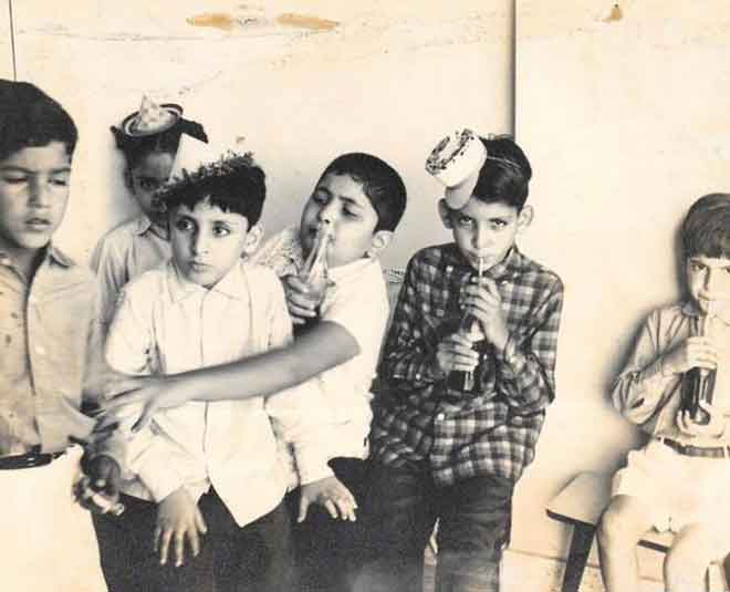 कोका-कोला का विज्ञापन- rishi kapoor childhood photo with cocacola