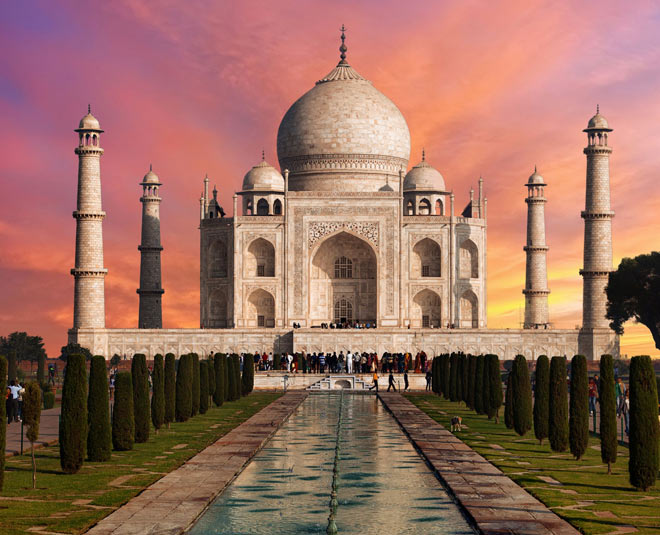 लाखों कारीगरों की कला का नमूना ताज- taj mahal world art day