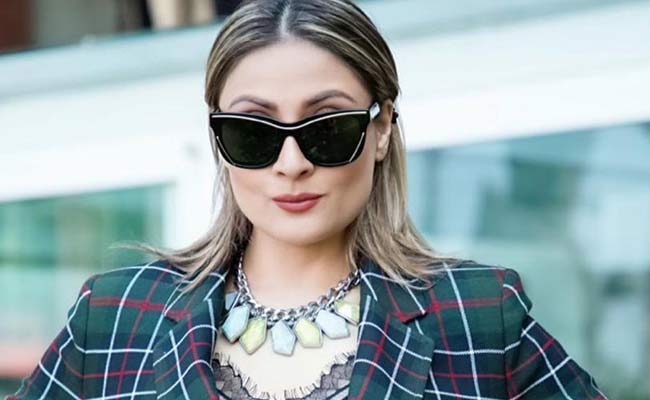 शो 'जमाना बदल गया' में उर्वशी के किरदार का नाम क्या था? urvashi dholakia formal look