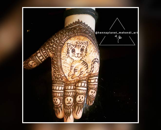 Henna-Stain🤩 Who is a fan of Mickey-Mouse?🥳 Comment below!! For Henna  appointment Dm OR Mail: radhika72348@gmail.com FB - Radhi... | Instagram