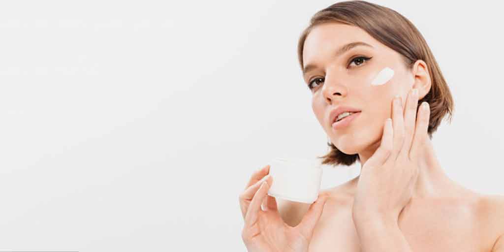 Why You Should Not Use Body Lotion On The Face In Hindi