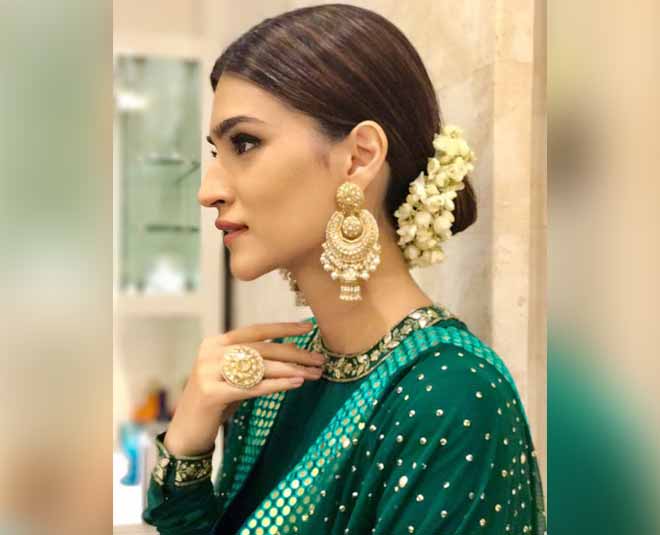 Gajra Hairstyle: Gajra Hairstyle for short and long open hair, try this Gajra  Hairstyle with Suit or Saree, Gajra Hairstyle for Bride | Times Now  Navbharat