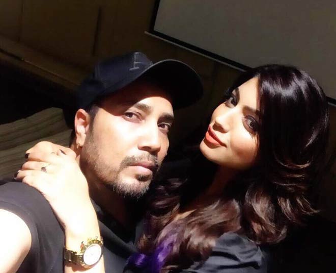 Here Is What Akanksha Puri Has To Say About Her Rumoured Relationship With Mika Singh Herzindagi 9911