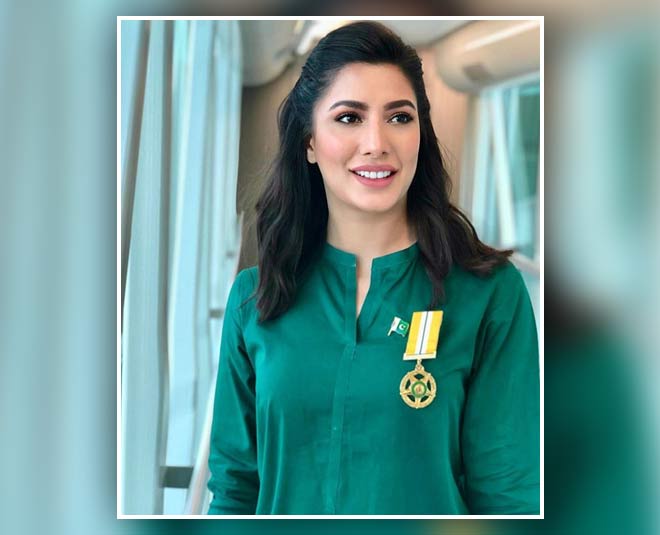 'तमगा-ए-इम्तिआज़' पर उठे थे सवाल- pakistani actress with medal