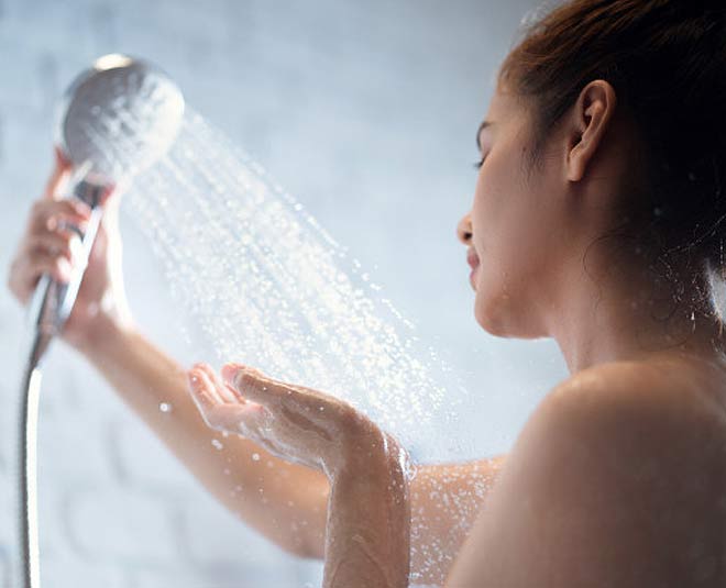 right way of using body scrub inside 