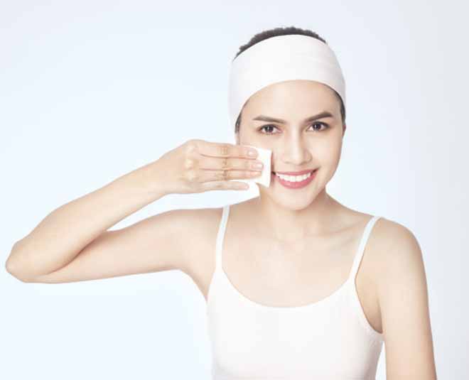 right way to  cleanse  your  skin