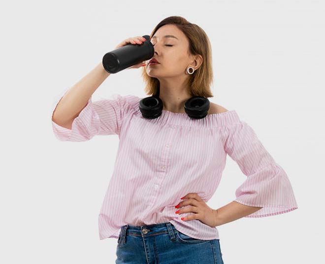 swollen feet drinking water