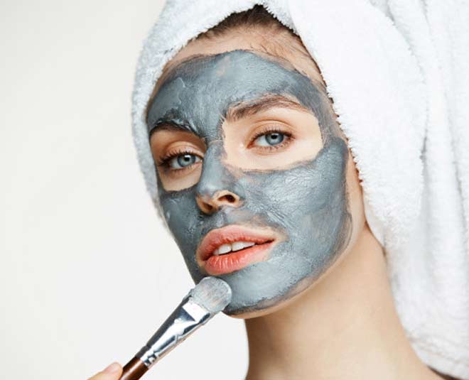 the right way of applying face mask inside 