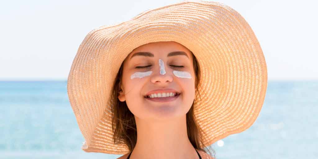 Tips To Safely Apply Sunscreen Around The Eye Area In Hindi