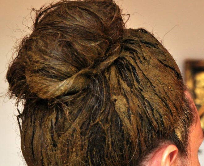 Here Is Why You Should Apply Henna Or Mehendi On Your Hair | HerZindagi