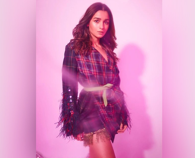 शार्ट चेक ड्रेस alia bhatt
