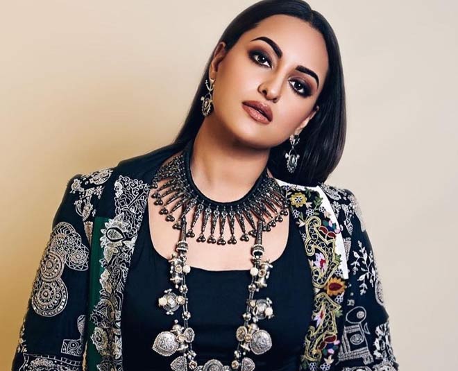 Take Inspiration From Sonakshi Sinha Black Outfit Looks In Hindi Take Inspiration From