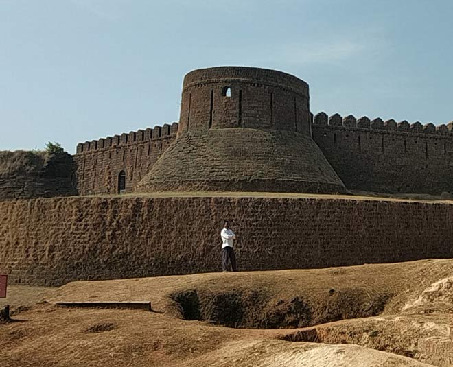 famous tourist places of gokarna in  karnataka mirjan foert inside 