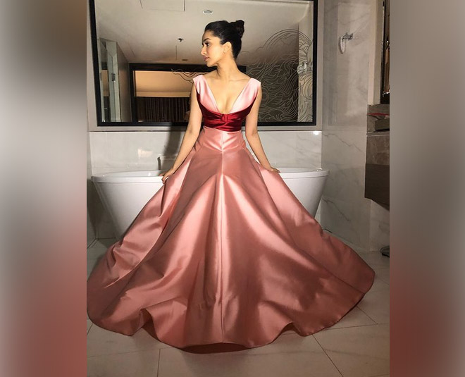 hairstyling ideas when wearing a gown inside 