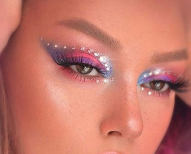 Bedazzled आई मेकअप ट्रेंड inside Bedazzled Eye Makeup