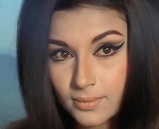 Birthday Special: Sharmila Tagore's Iconic Looks That Set A Trend Only To  Make A Comeback & How! | HerZindagi