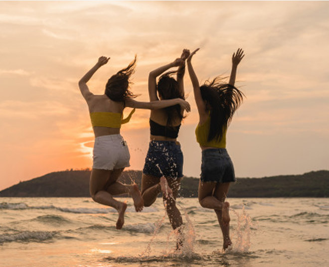 make trip with friends