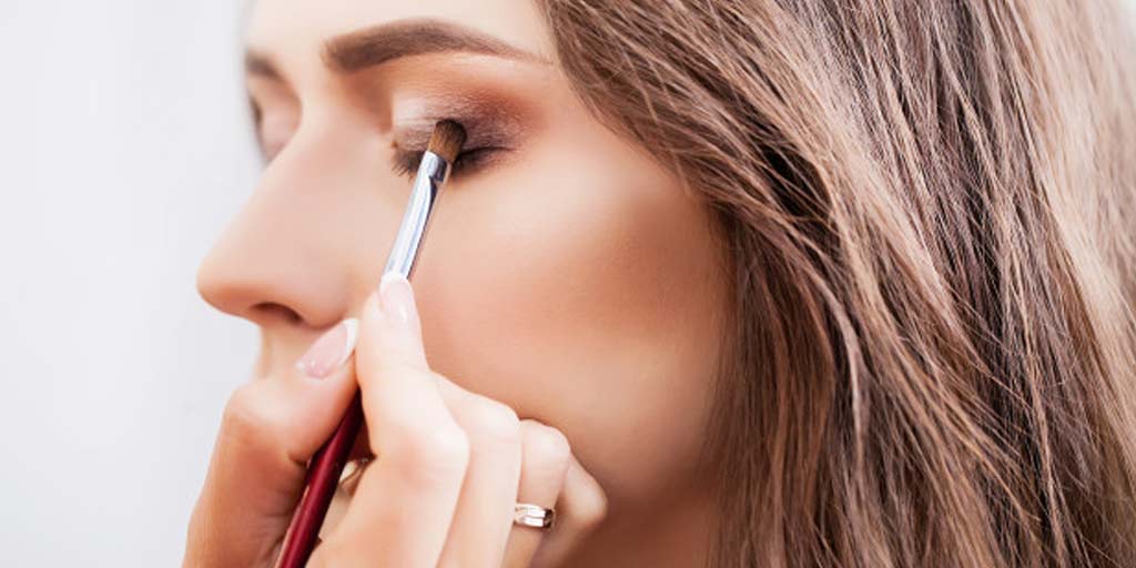 know-about-some-eye-makeup-application-tips-if-you-have-shaky-hands-in