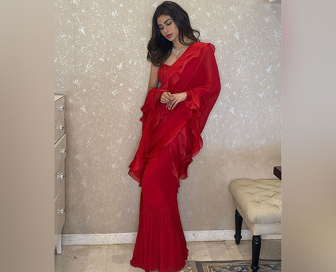 mouni roy red saree look