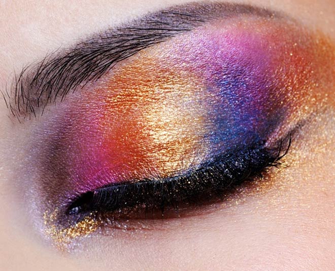 मल्टी कलर्ड आई मेकअप ट्रेंड multi coloured eye makeup