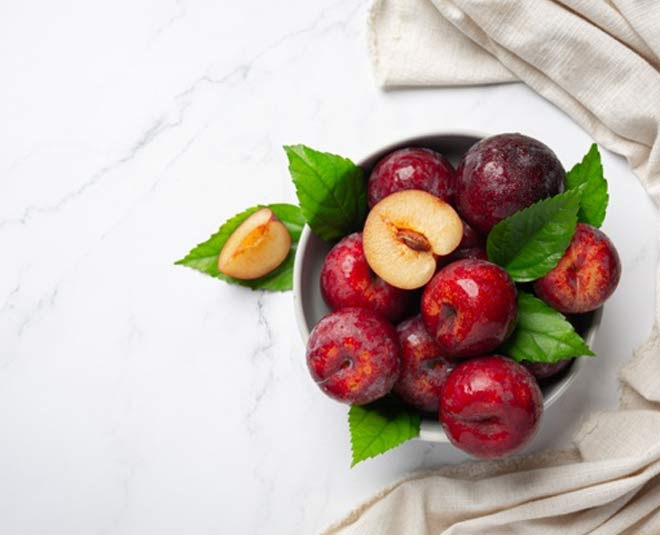 plum benefits constipation