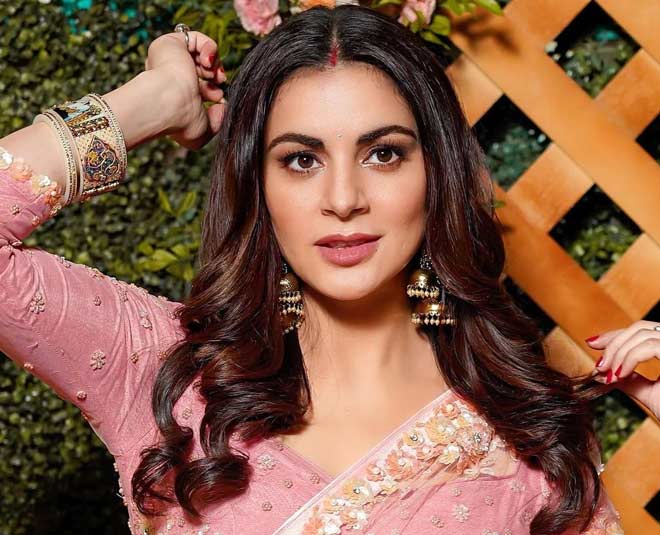 shraddha arya black gown