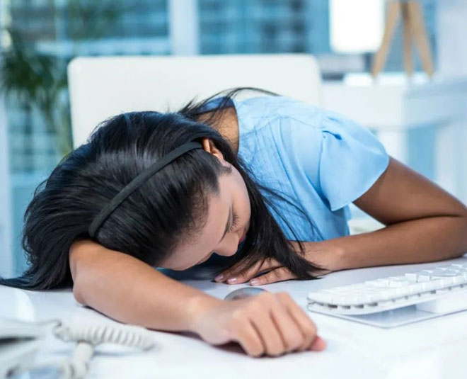 scientists-explain-what-makes-you-feel-sleepy-and-4-ways-to-fix-it