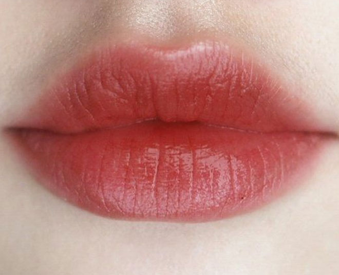Subtle Lip Stain मेकअप ट्रेंड subtle lip makeup