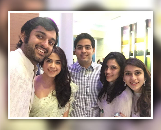 फैमिली टाइम akash ambani shloka mehteta unseen images